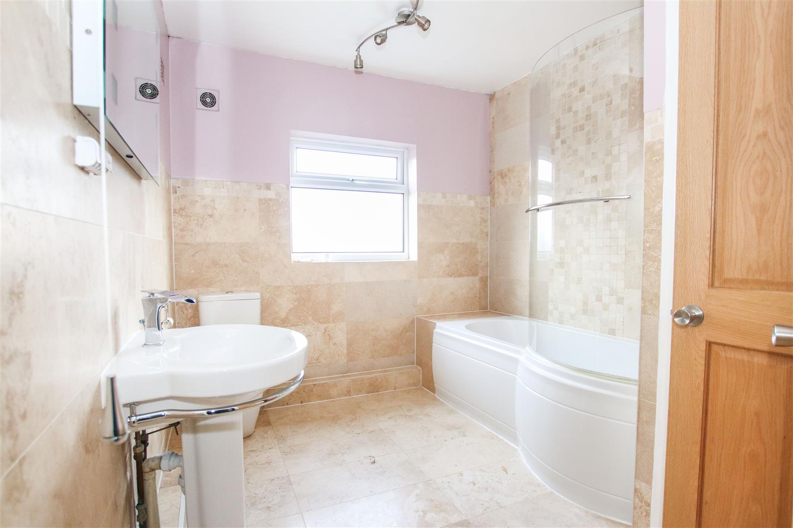 FIRST FLOOR BATHROOM